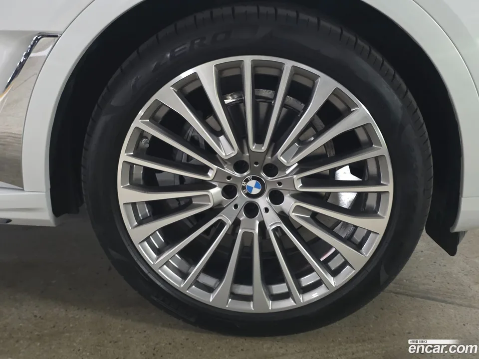 BMW X7 xDrive 40i 7 2025 — миниатюра 5