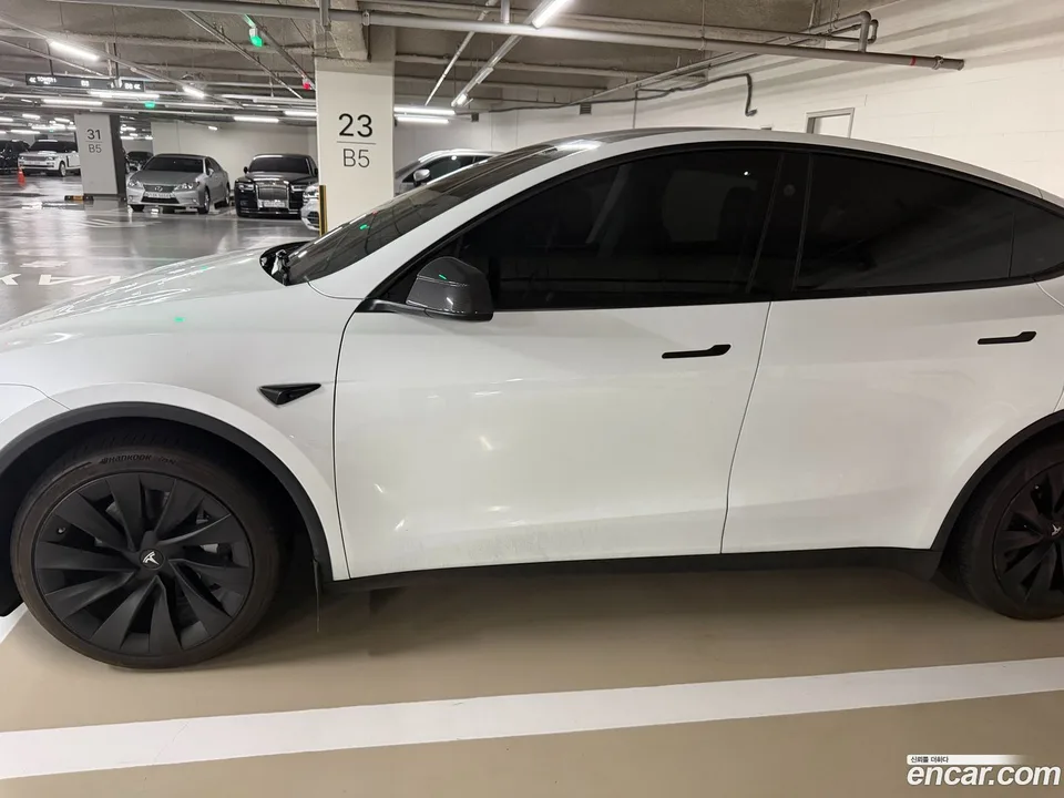 Tesla Model Y AWD 2025 — миниатюра 5