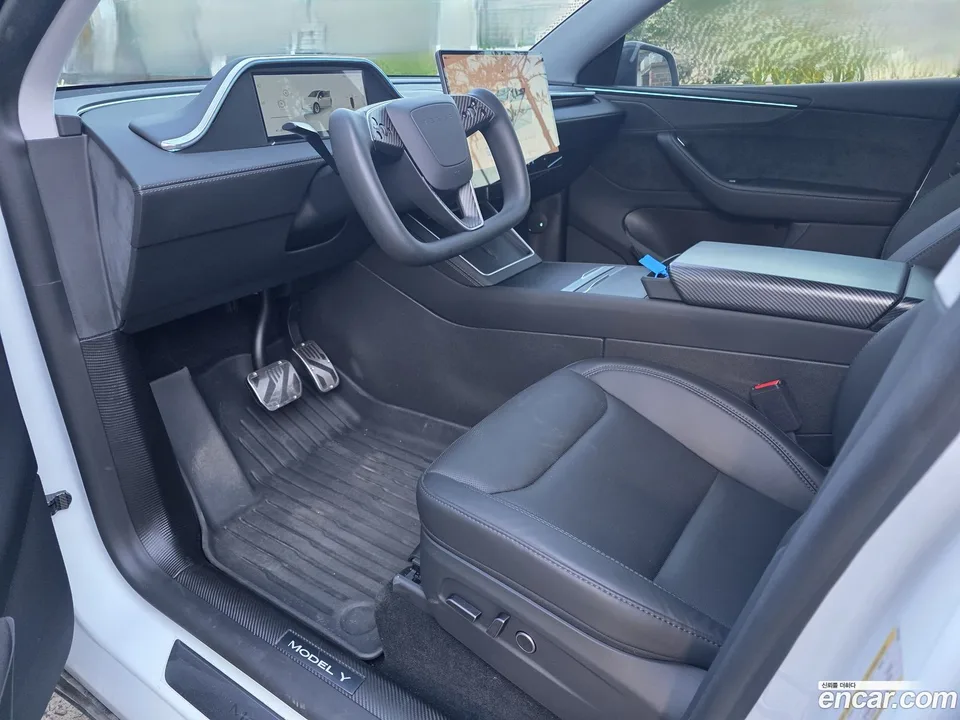 Tesla Model Y AWD 2025 — миниатюра 2