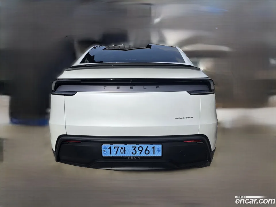 Tesla Model Y AWD 2025 — миниатюра 4