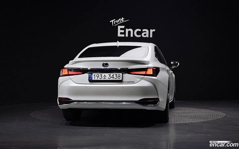 Lexus ES 300h 2023 — миниатюра 4