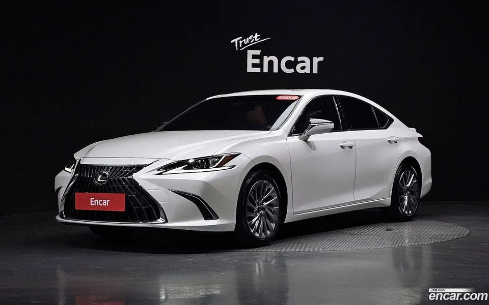 Lexus ES 300h 2023 — фото 1, купить с доставкой в Москву