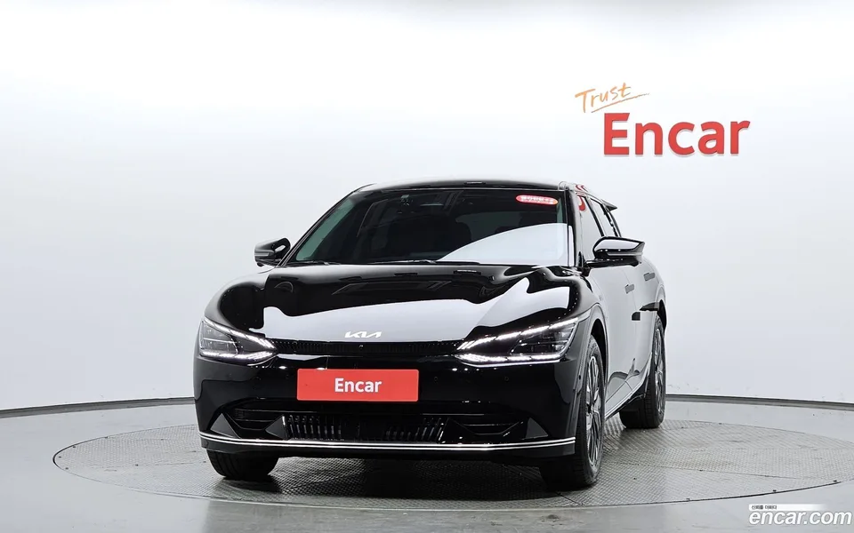 Kia EV6 2023 — миниатюра 3