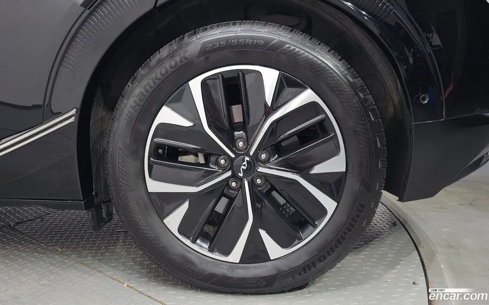 Kia EV6 2023 — миниатюра 5