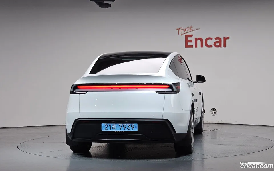 Tesla Model Y RWD 2025 — миниатюра 4