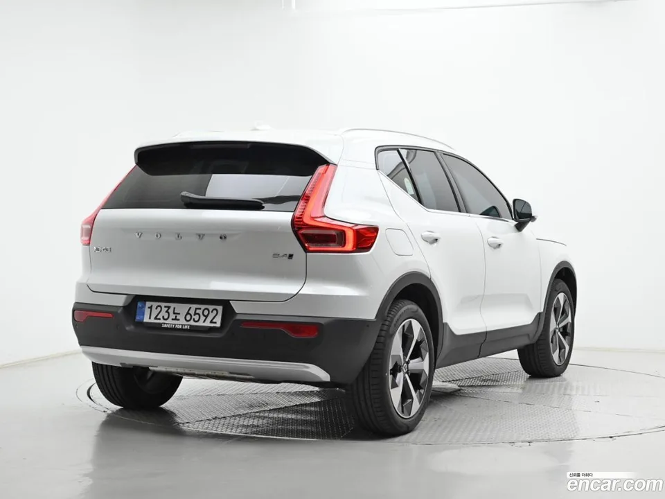 Volvo XC40 B4 2026 — миниатюра 2