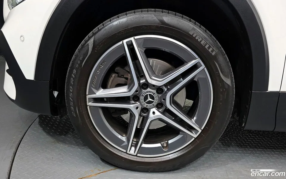 Mercedes-Benz GLB-Class GLB250 4MATIC 2023 — миниатюра 5