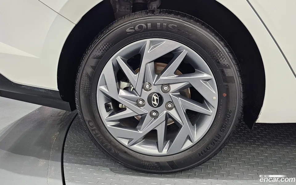 Hyundai Avante CN7 Hybrid 2024 — миниатюра 2