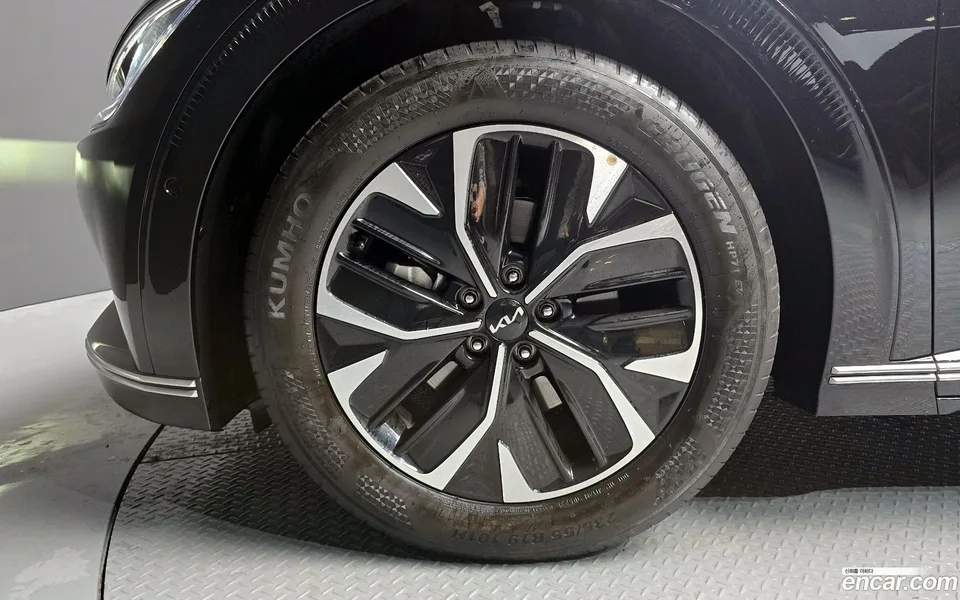 Kia EV6 2023 — миниатюра 2