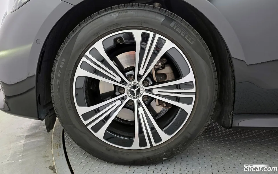 Mercedes-Benz E-Class E200 2024 — миниатюра 5