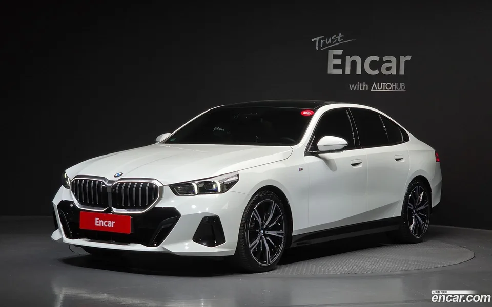 BMW 5 Series 530i xDrive M 2024 — фото 1, купить с доставкой в Москву