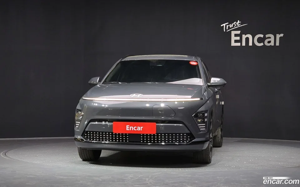 Hyundai Kona Electric 2023 — миниатюра 3