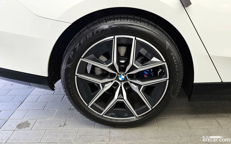 BMW 5 Series 520i M 2023 — миниатюра 5