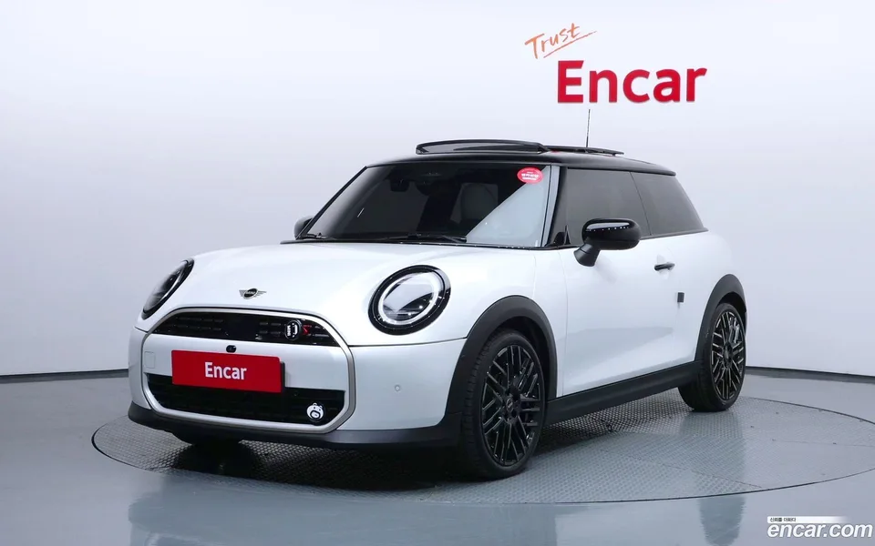 MINI Cooper S 2024 — фото 1, купить с доставкой в Москву
