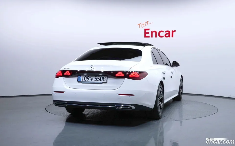 Mercedes-Benz E-Class E200 2024 — миниатюра 4