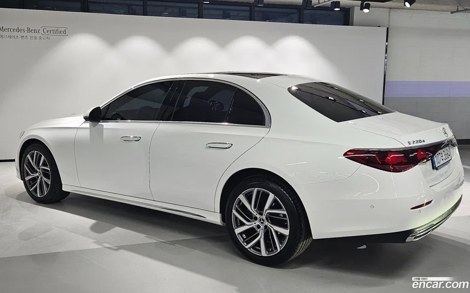 Mercedes-Benz E-Class E220d 4MATIC 2025 — миниатюра 3