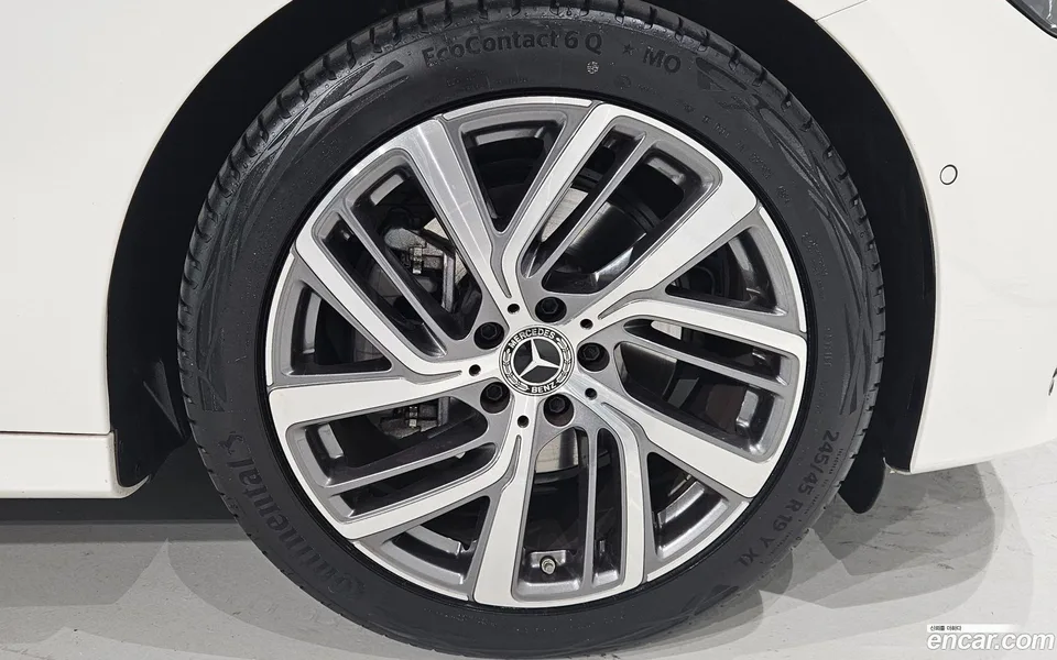 Mercedes-Benz E-Class E220d 4MATIC 2025 — миниатюра 5