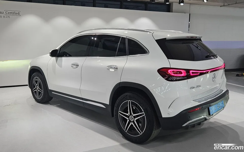 Mercedes-Benz EQA EQA250 AMG 2023 — миниатюра 3