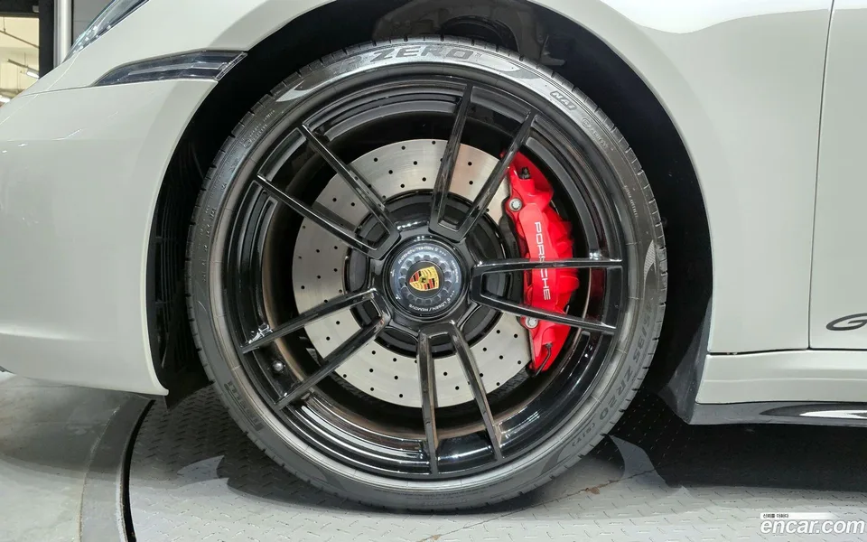 Porsche 911 (992) 4 GTS 2023 — миниатюра 2