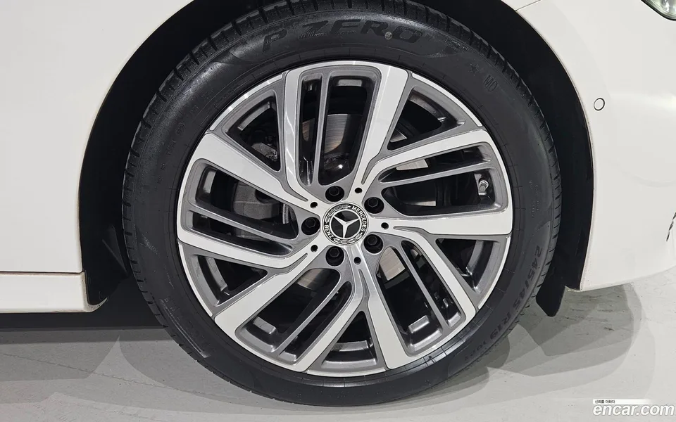 Mercedes-Benz E-Class E220d 4MATIC 2025 — миниатюра 5