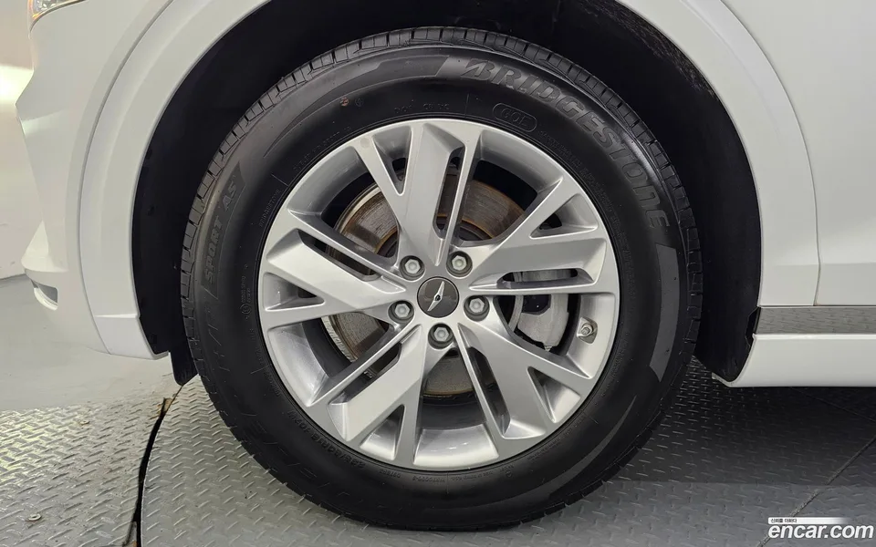 Genesis GV70 2.5T 2WD 2024 — миниатюра 2