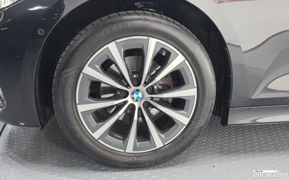 BMW 3 Series 320i 2023 — миниатюра 2