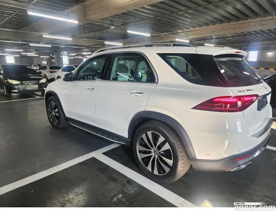 Mercedes-Benz GLE-Class GLE300d 4MATIC 2026 — миниатюра 4