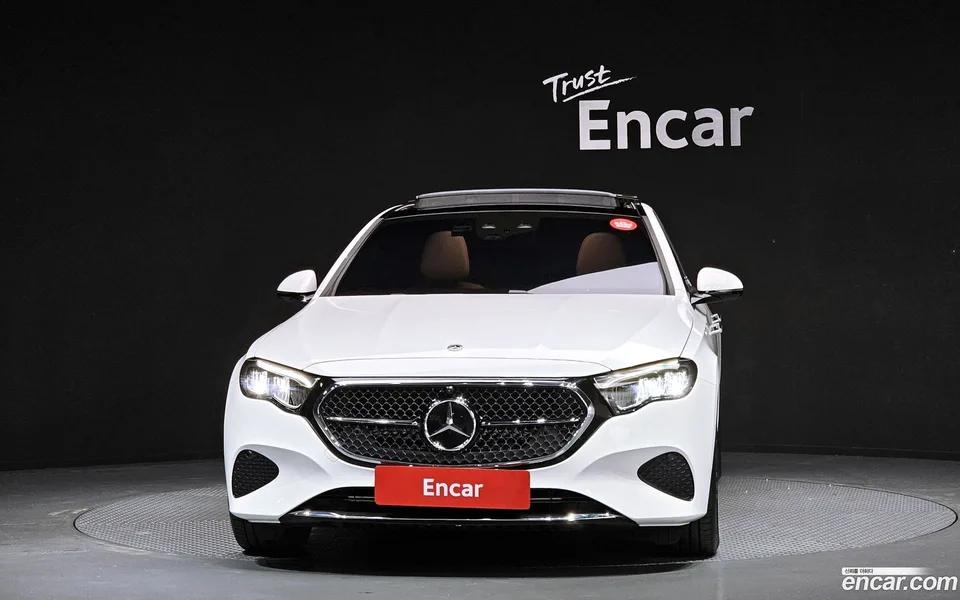 Mercedes-Benz E-Class E200 2025 — миниатюра 3