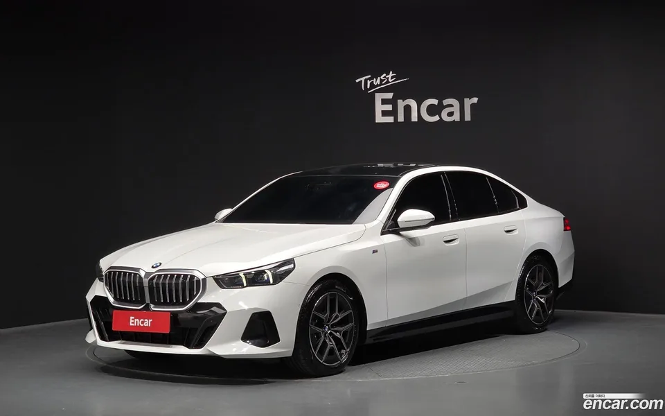 BMW 5 Series 520i M 2025 — фото 1, купить с доставкой в Москву