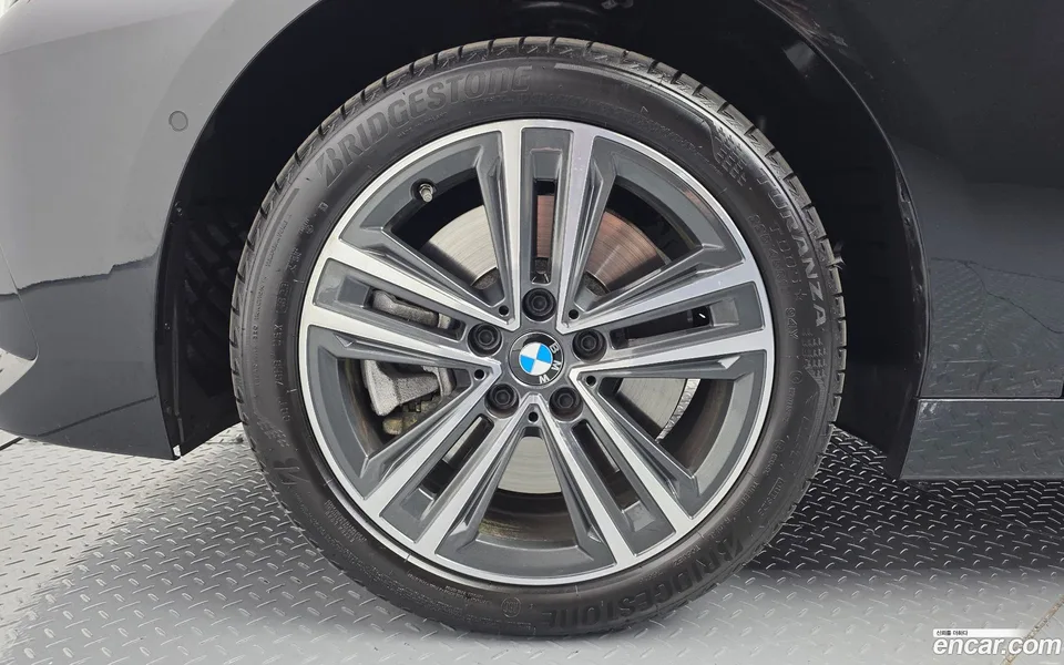 BMW 2 Series Gran Coupe 220i 2024 — миниатюра 2
