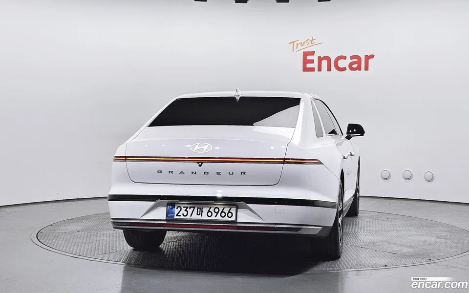 Hyundai Grandeur Hybrid 2023 — миниатюра 4