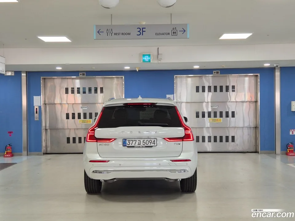 Volvo XC60 T8 2025 — миниатюра 4