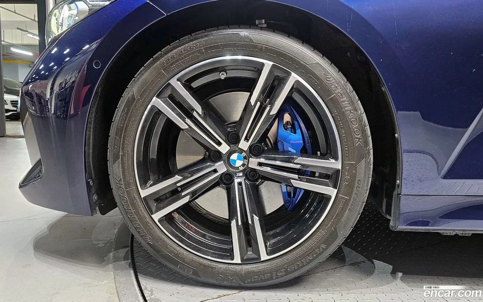 BMW 3 Series 320i M 2025 — миниатюра 5