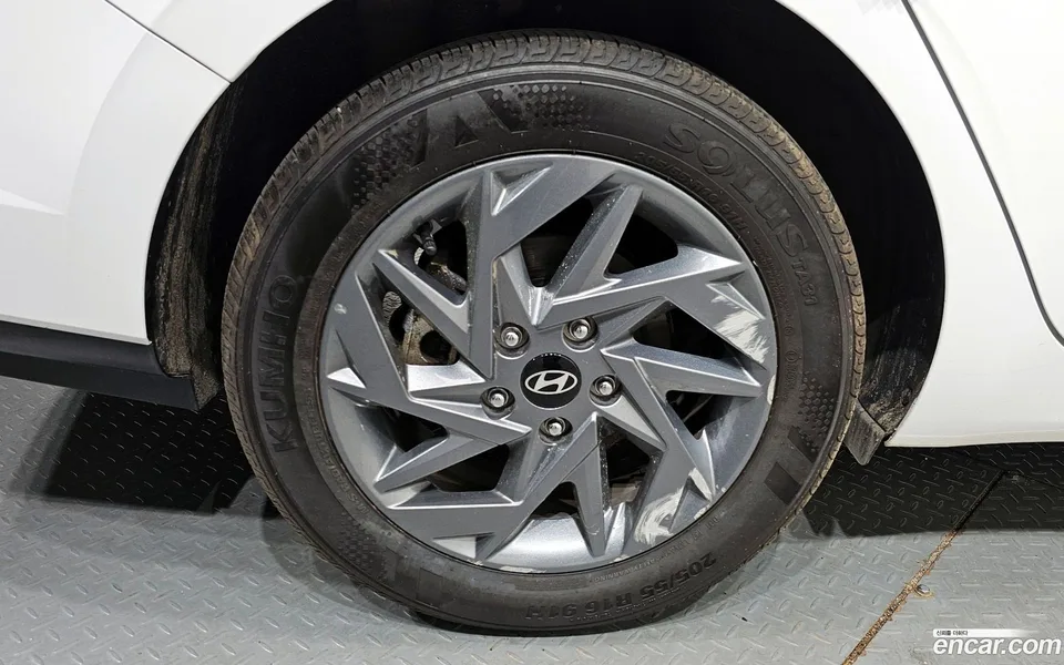 Hyundai Avante CN7 Hybrid 2023 — миниатюра 2