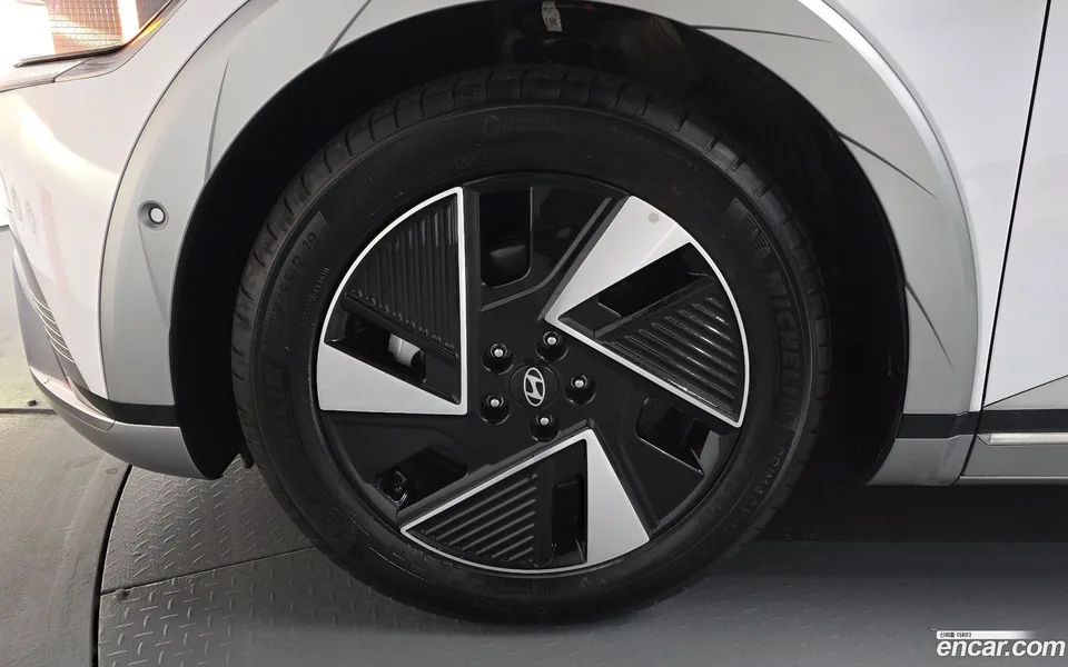 Hyundai Ioniq 5 2025 — миниатюра 2