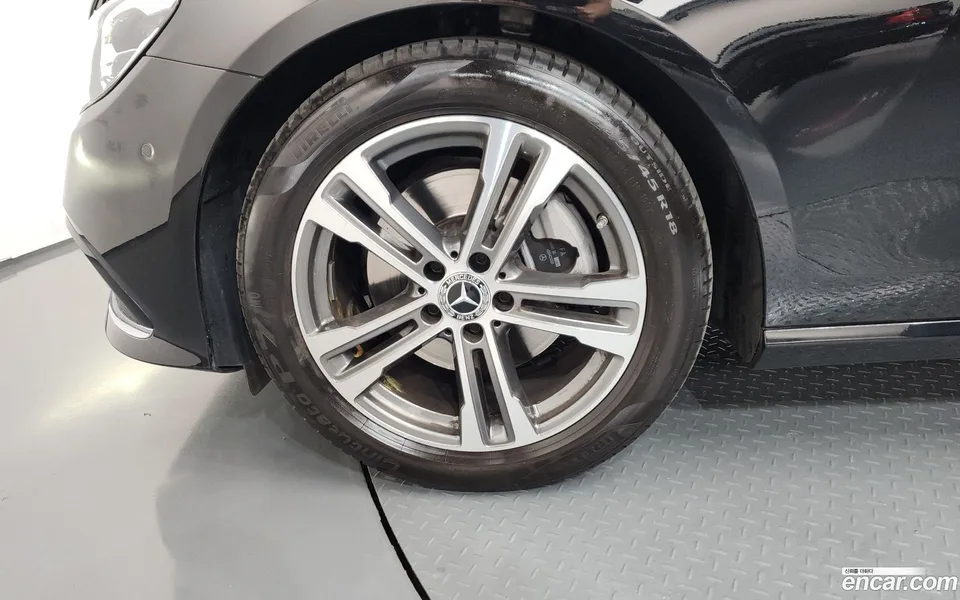 Mercedes-Benz E-Class E250 2023 — миниатюра 5