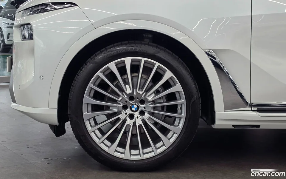 BMW X7 xDrive 40i 7 2025 — миниатюра 2