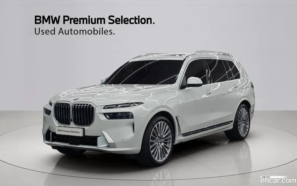 BMW X7 xDrive 40i 7 2025 — фото 1, купить с доставкой в Москву