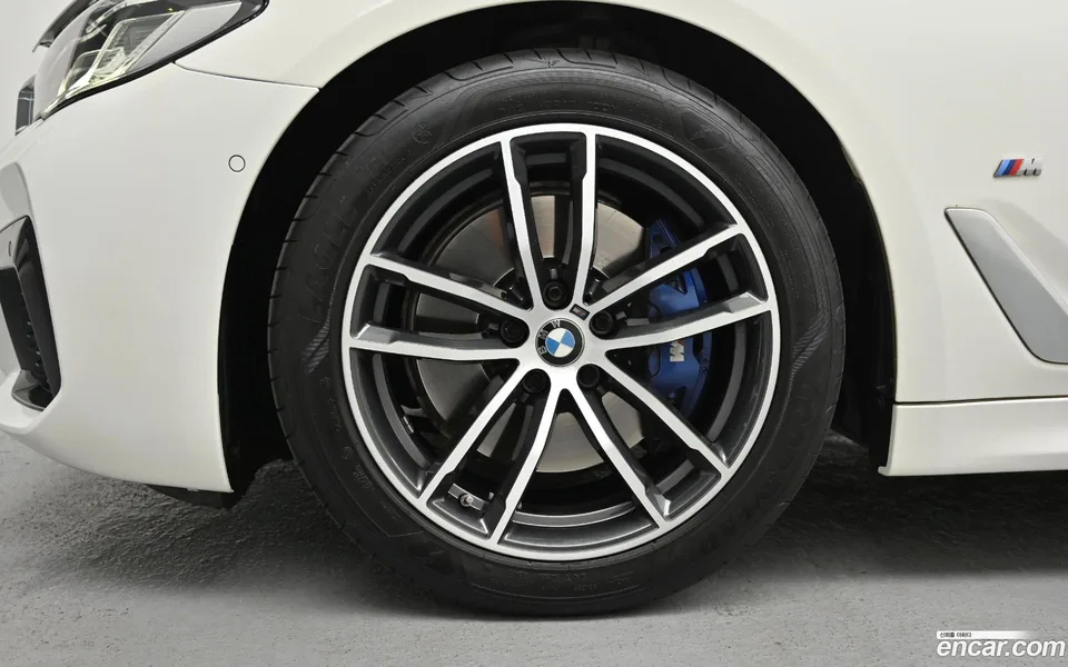 BMW 5 Series 520i M 2023 — миниатюра 2
