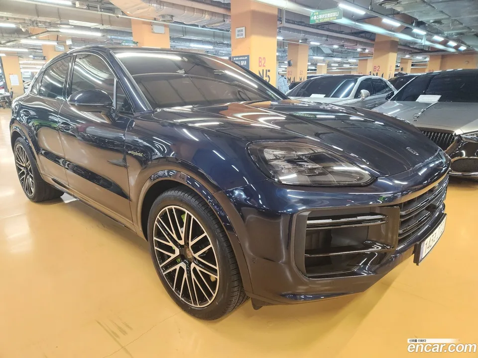 Porsche Cayenne 4.0 E- 2025 — миниатюра 3
