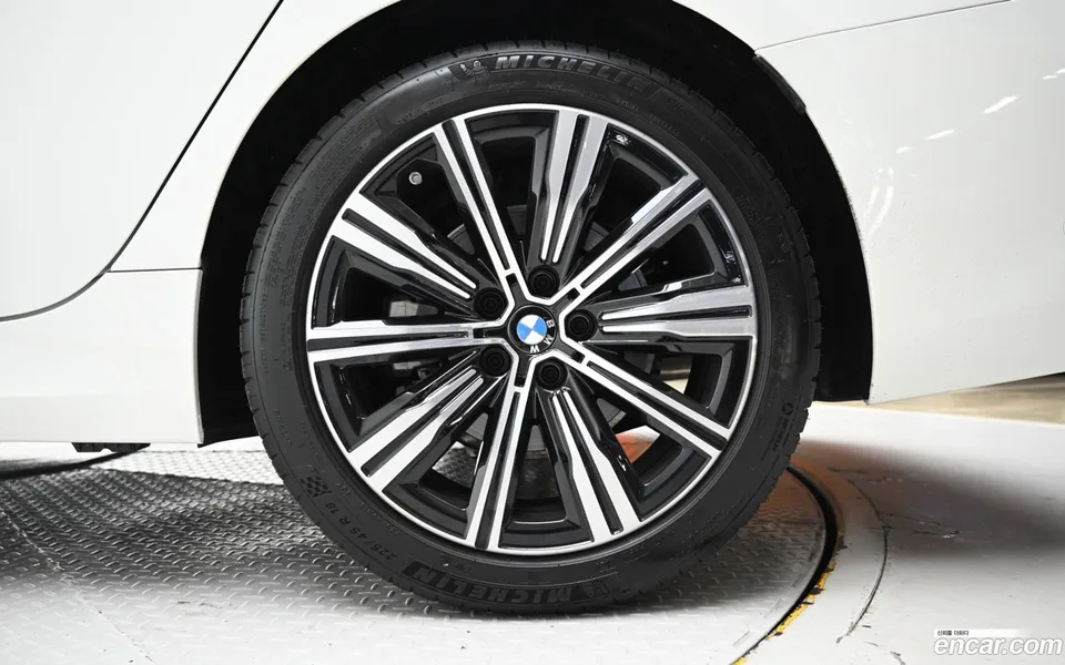 BMW 3 Series 320i 2025 — миниатюра 5