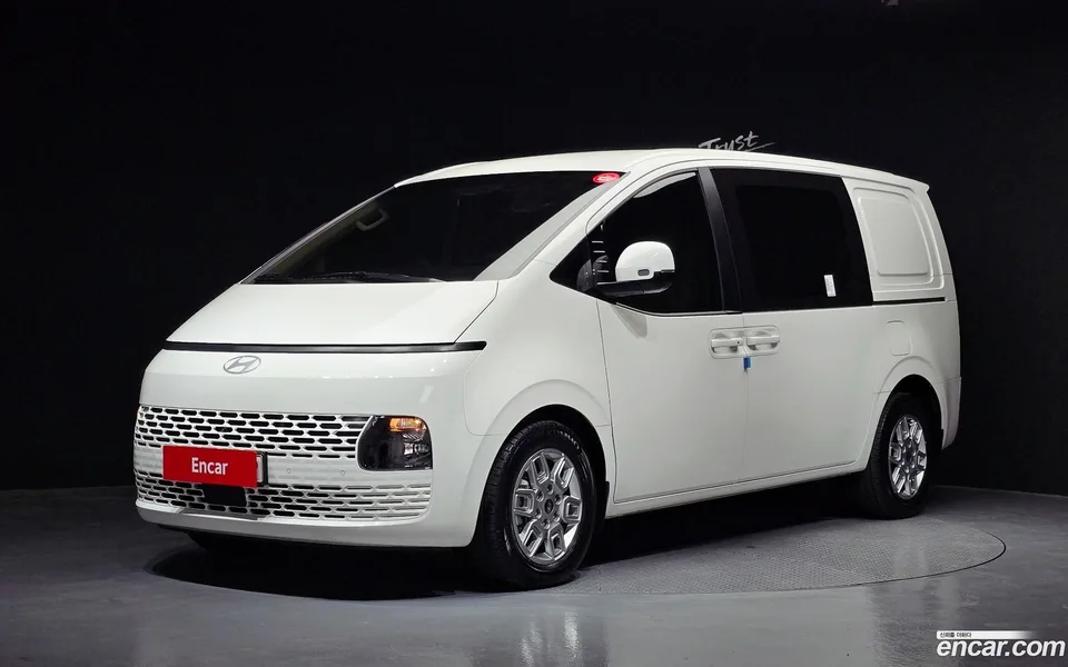 Hyundai Staria 5 2024 — фото 1, купить с доставкой в Москву