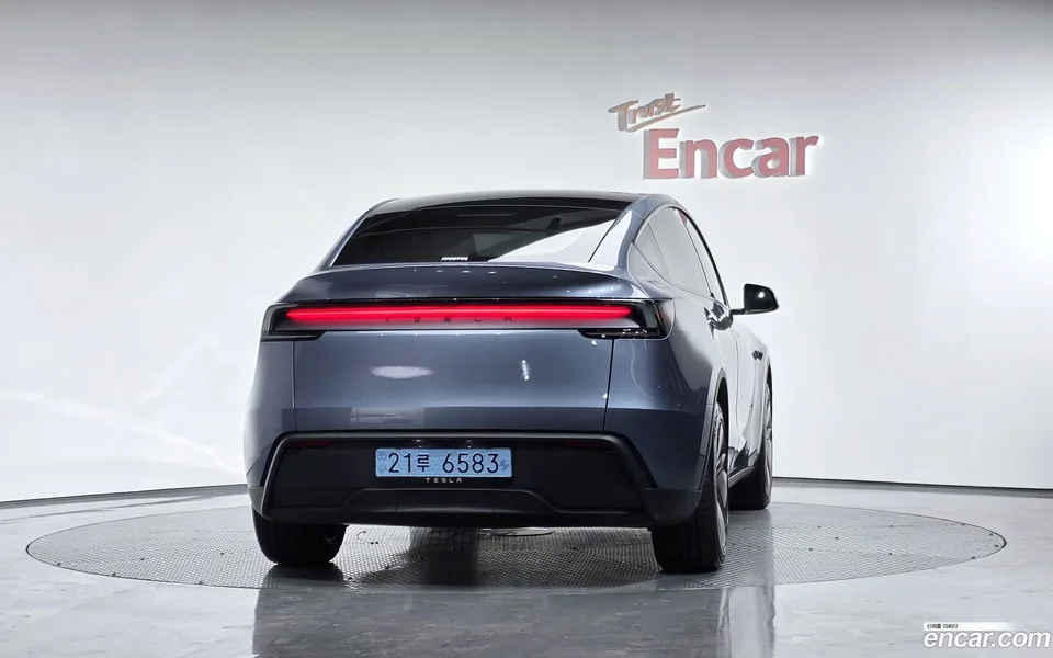 Tesla Model Y RWD 2025 — миниатюра 4