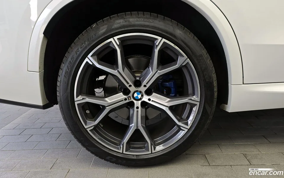 BMW X5 xDrive 40i M 2024 — миниатюра 2