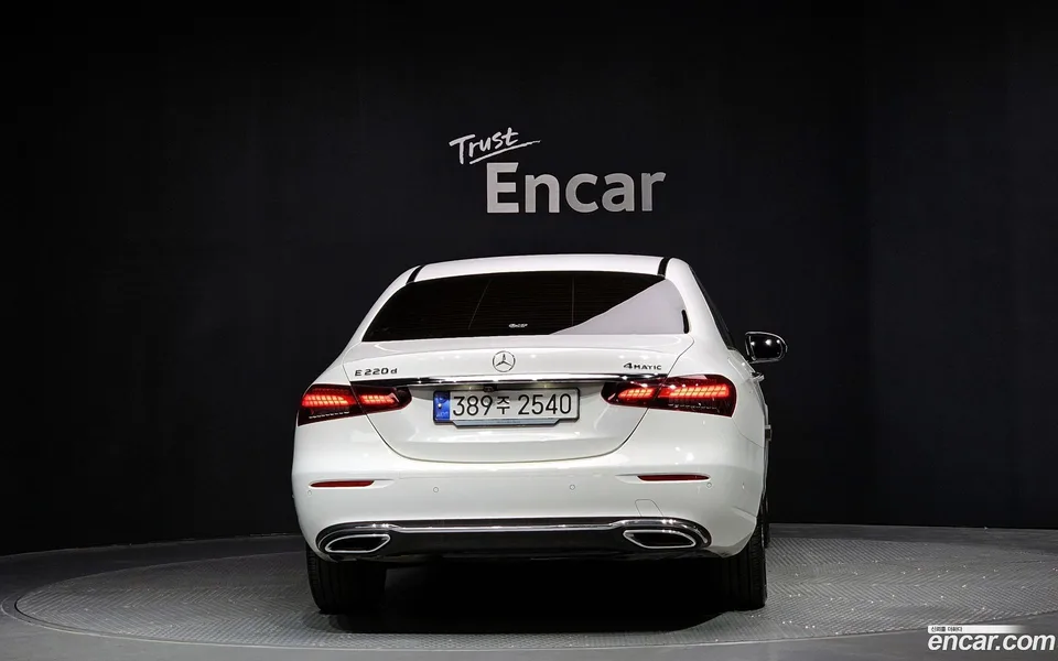 Mercedes-Benz E-Class E220d 4MATIC 2023 — миниатюра 4