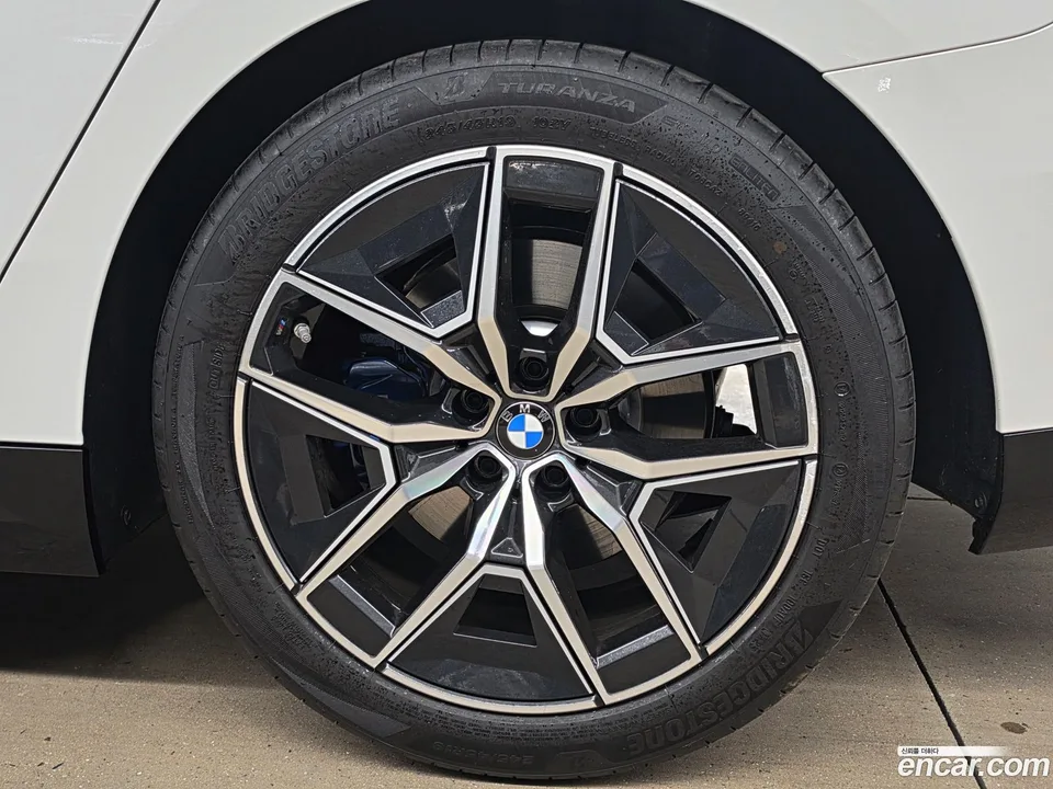 BMW 5 Series 523d M 2025 — миниатюра 2