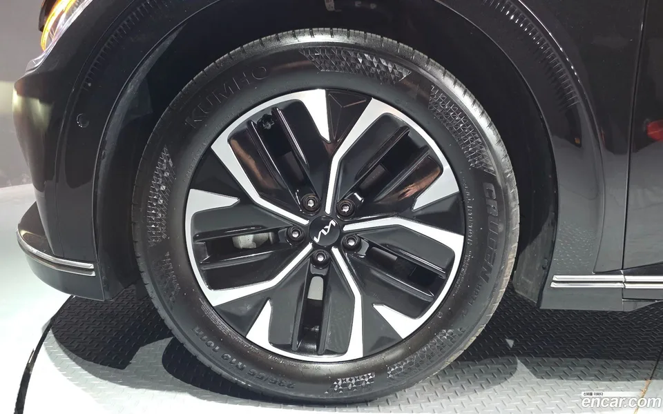 Kia EV6 2023 — миниатюра 5