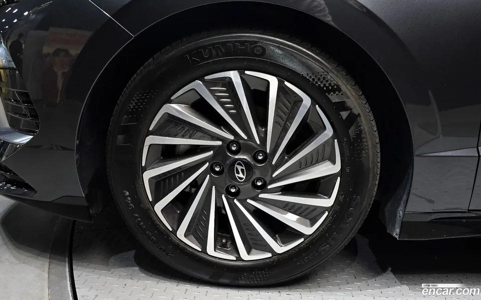 Hyundai Sonata The Edge Hybrid 2024 — миниатюра 5