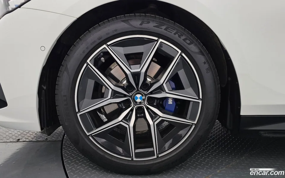 BMW 5 Series 523d M 2025 — миниатюра 2