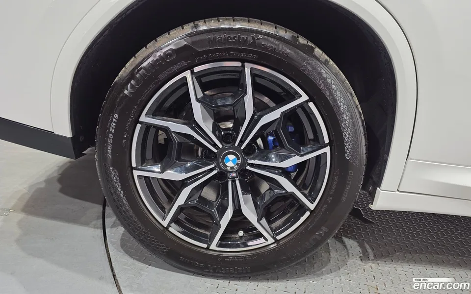 BMW X4 xDrive20i M 2023 — миниатюра 2